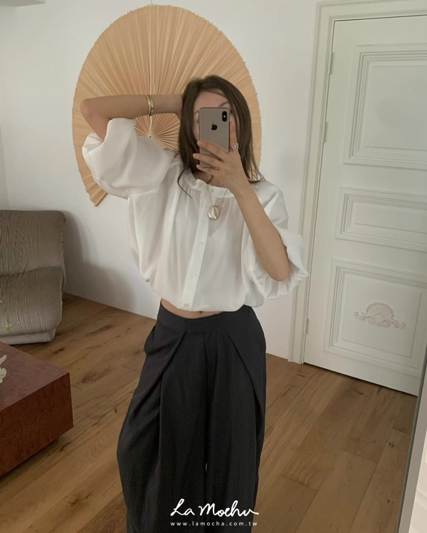 寬領微透澎袖排扣上衣